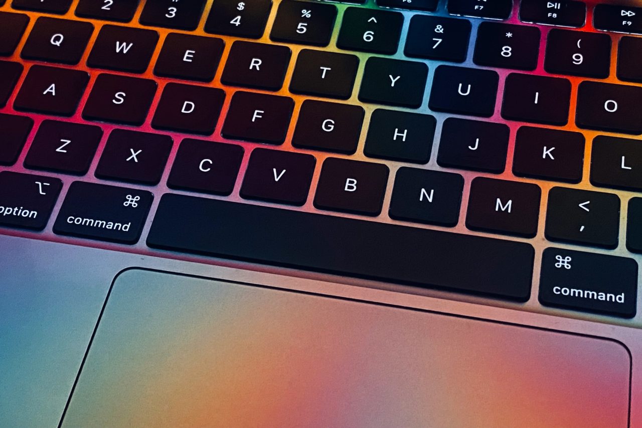 Czy da się zastąpić Spotlight na macOS? Raycast aplikacja od skrótów klawiszowych